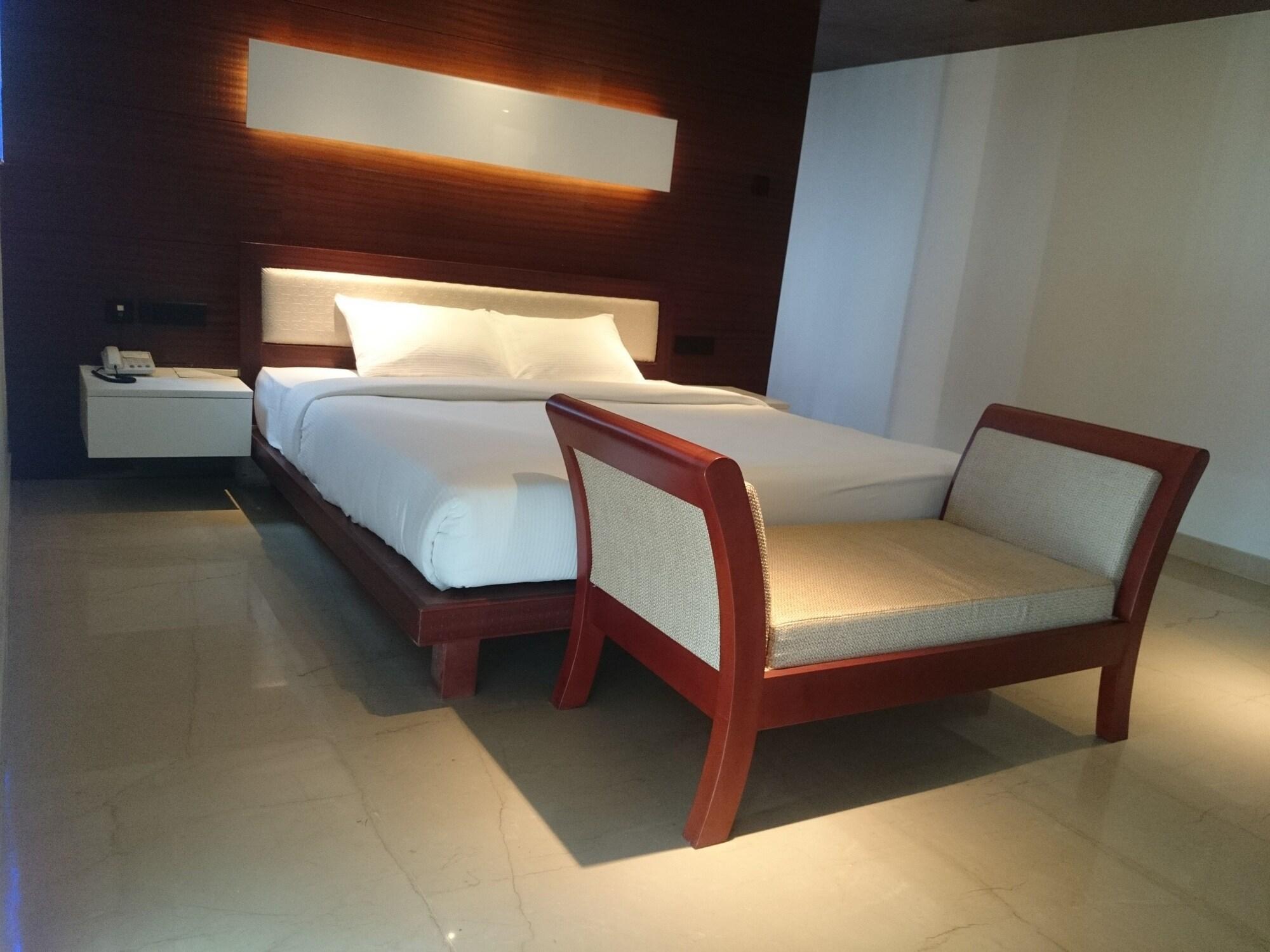 Diana Heights Luxury Hotel Nedumbassery Extérieur photo