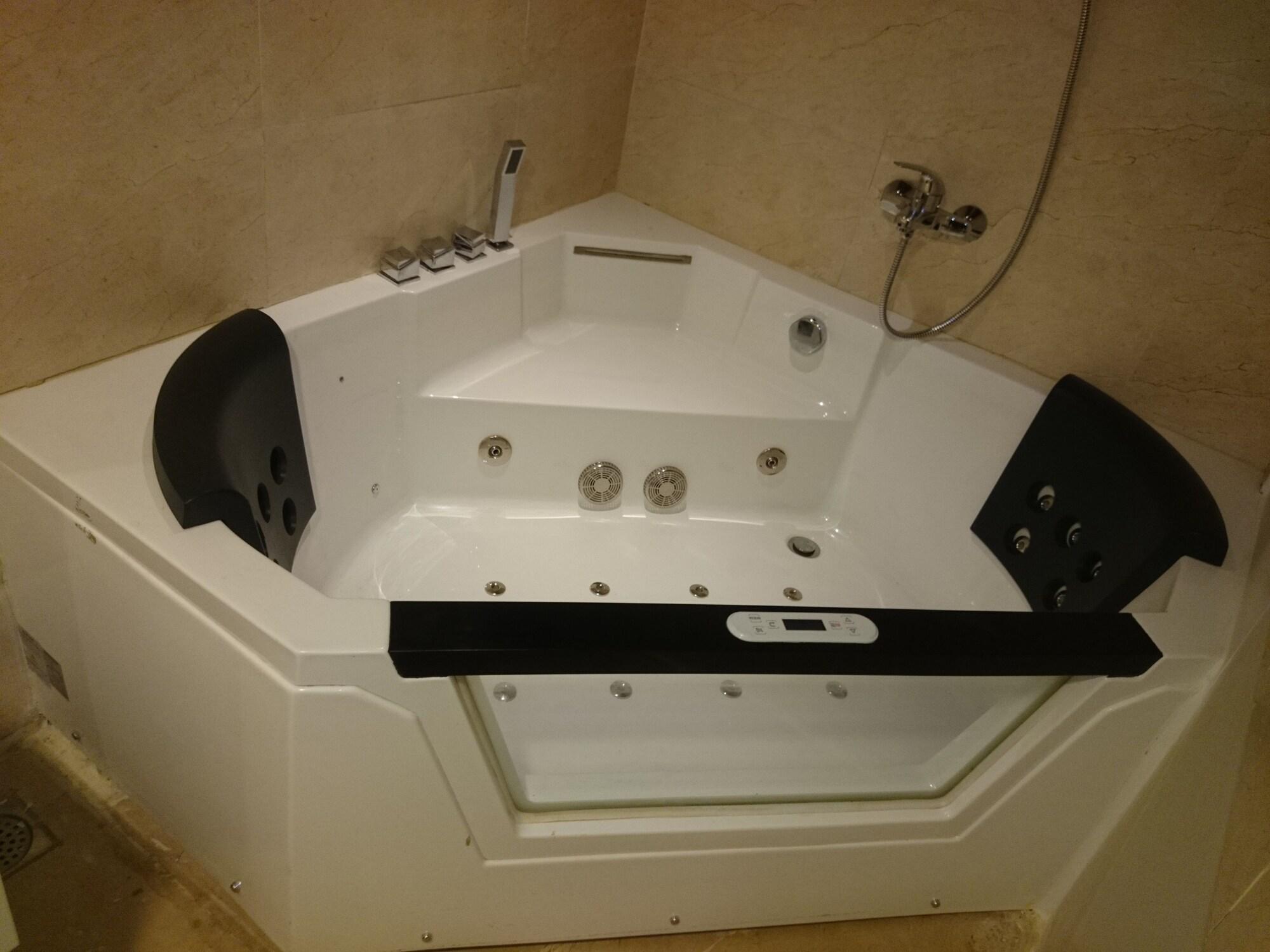 Diana Heights Luxury Hotel Nedumbassery Extérieur photo