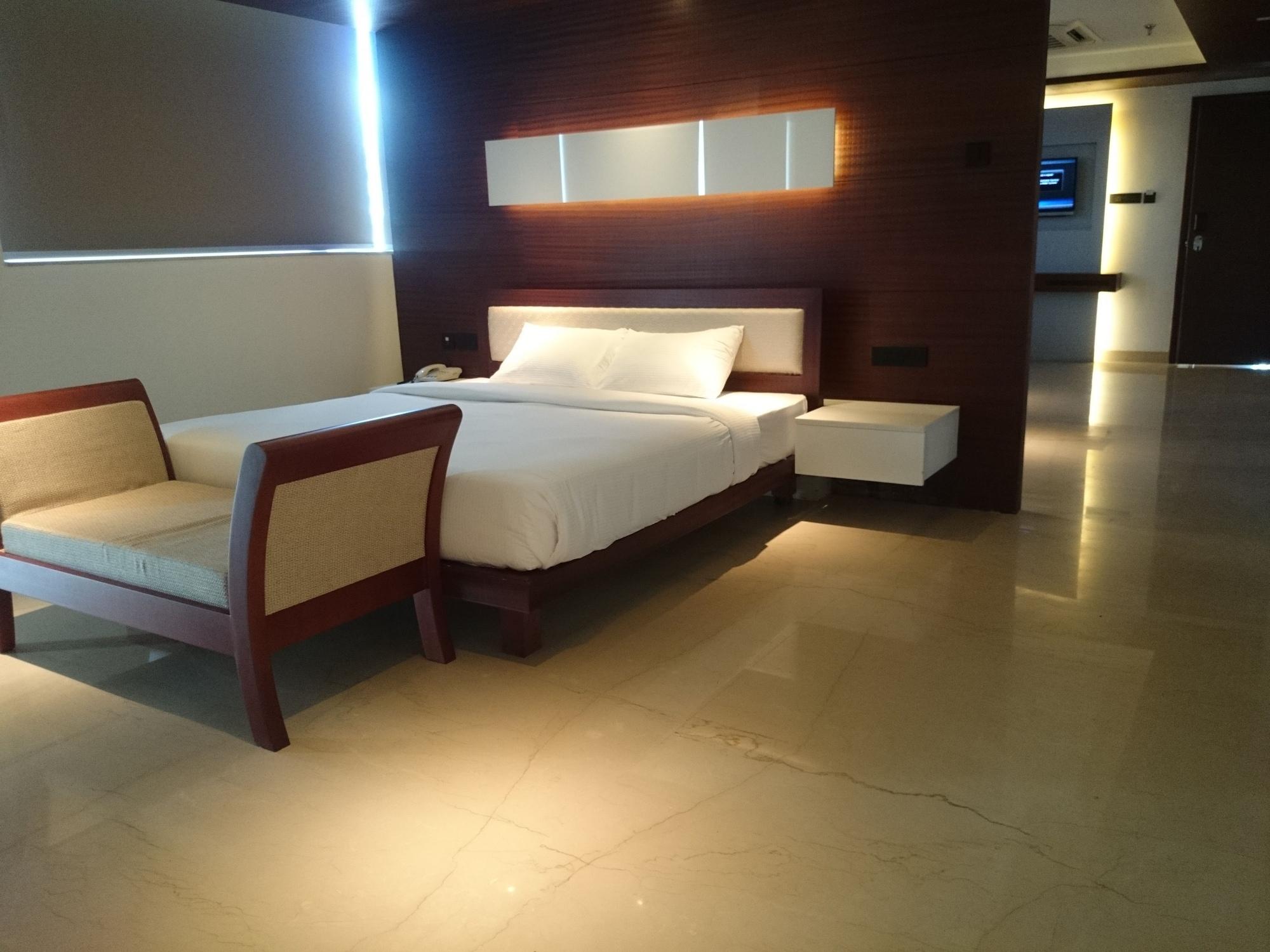 Diana Heights Luxury Hotel Nedumbassery Extérieur photo