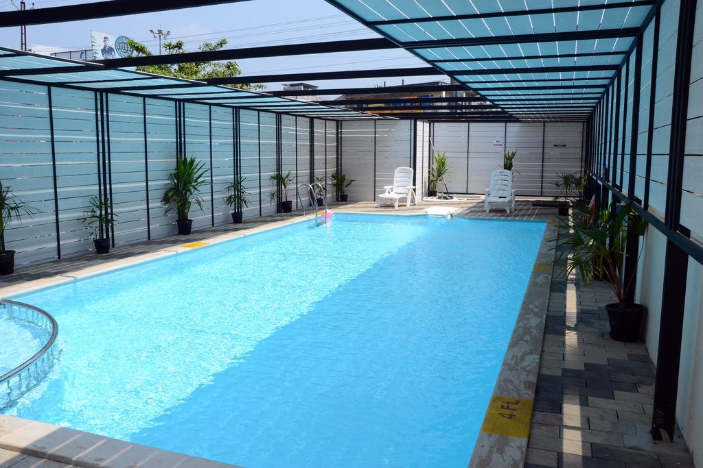 Diana Heights Luxury Hotel Nedumbassery Extérieur photo