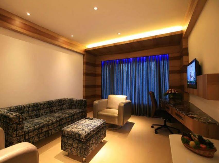 Diana Heights Luxury Hotel Nedumbassery Extérieur photo