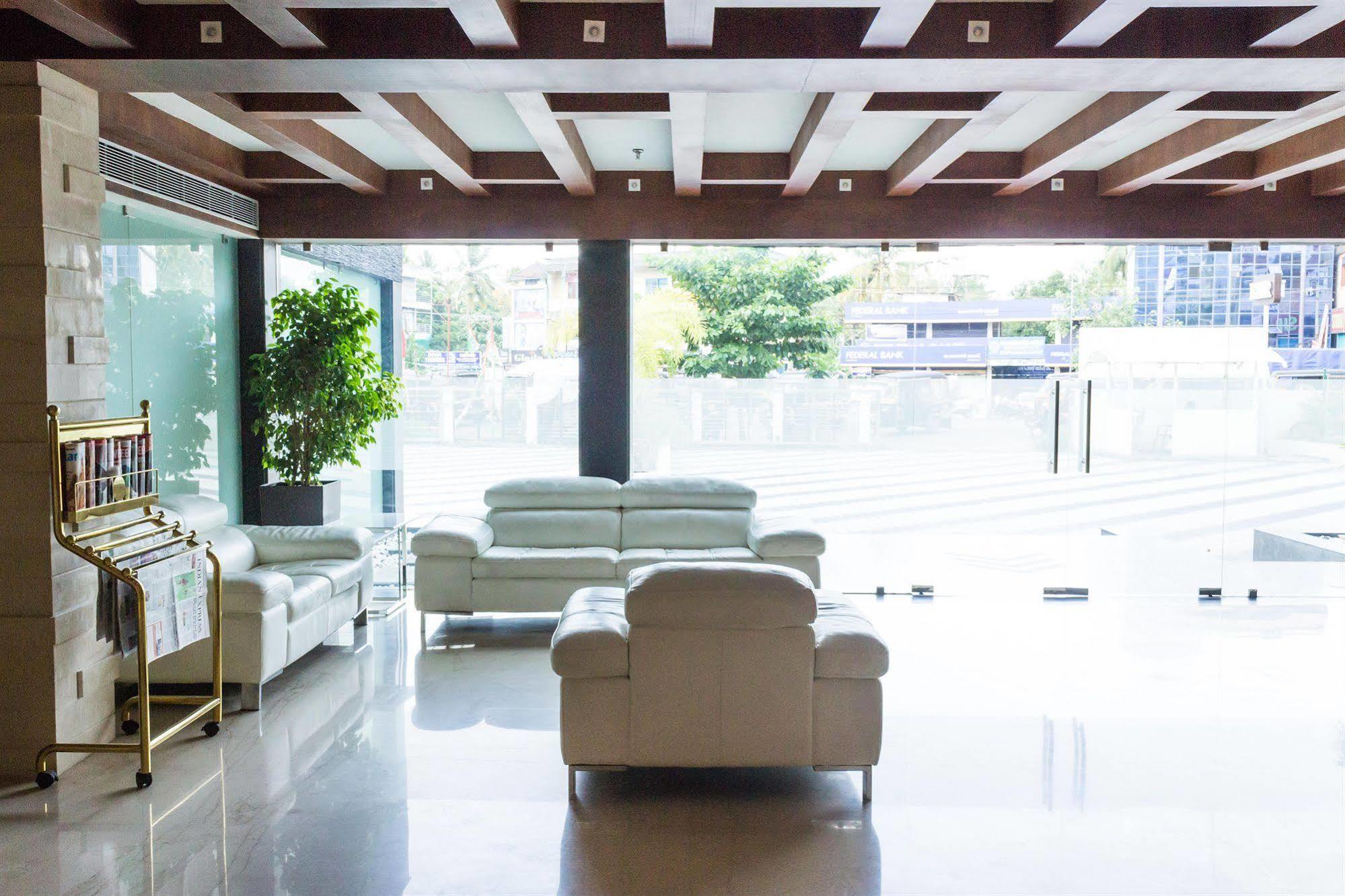 Diana Heights Luxury Hotel Nedumbassery Extérieur photo