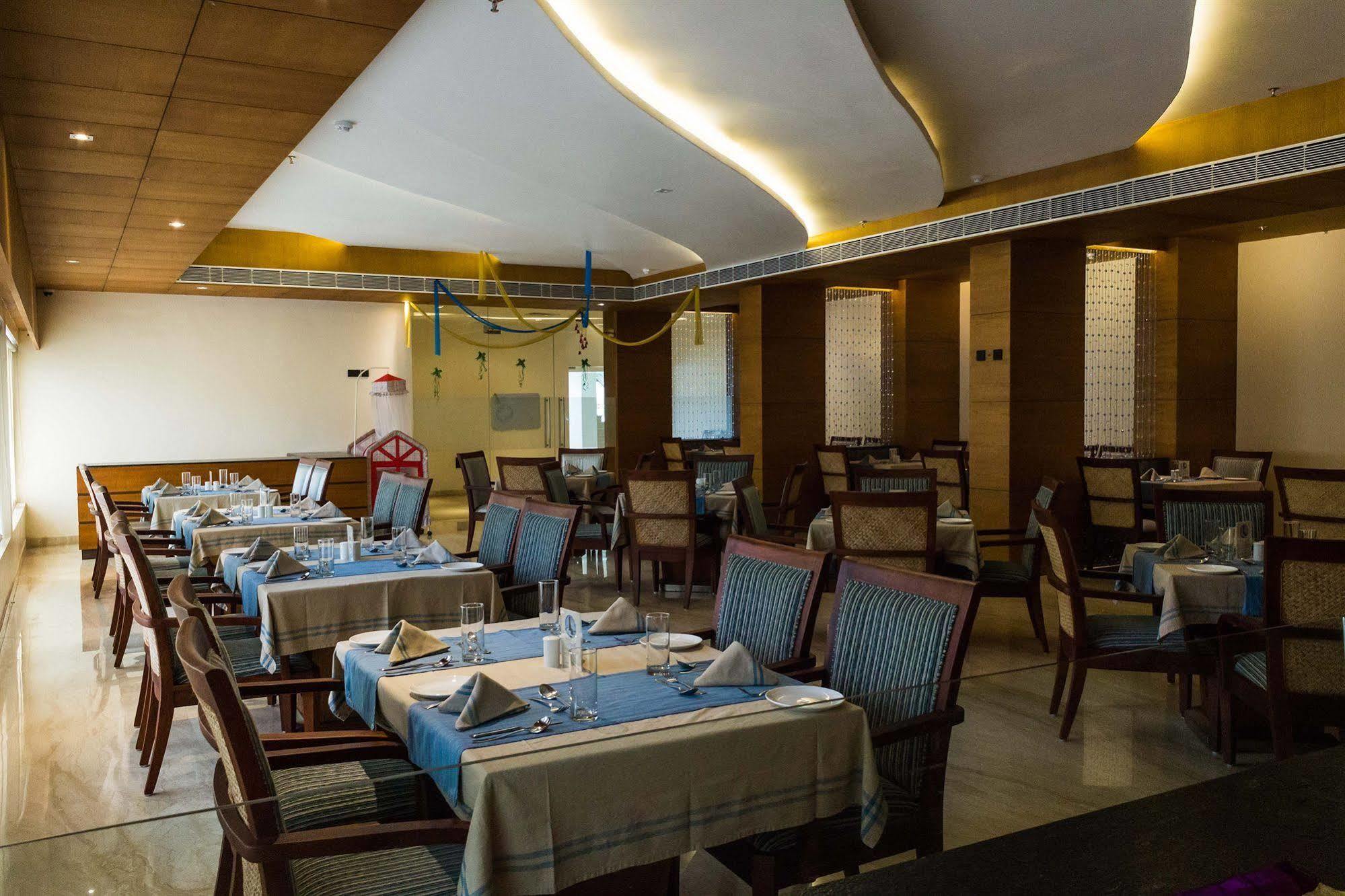 Diana Heights Luxury Hotel Nedumbassery Extérieur photo