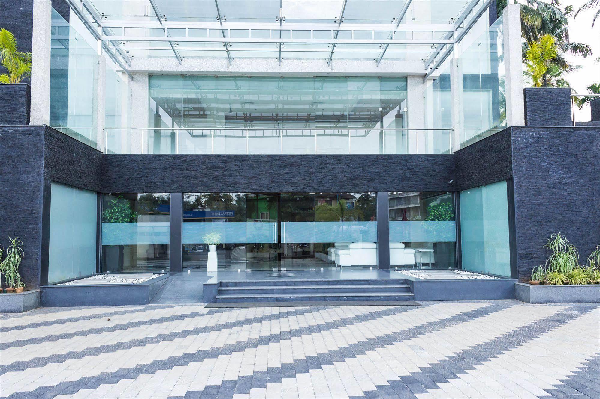 Diana Heights Luxury Hotel Nedumbassery Extérieur photo