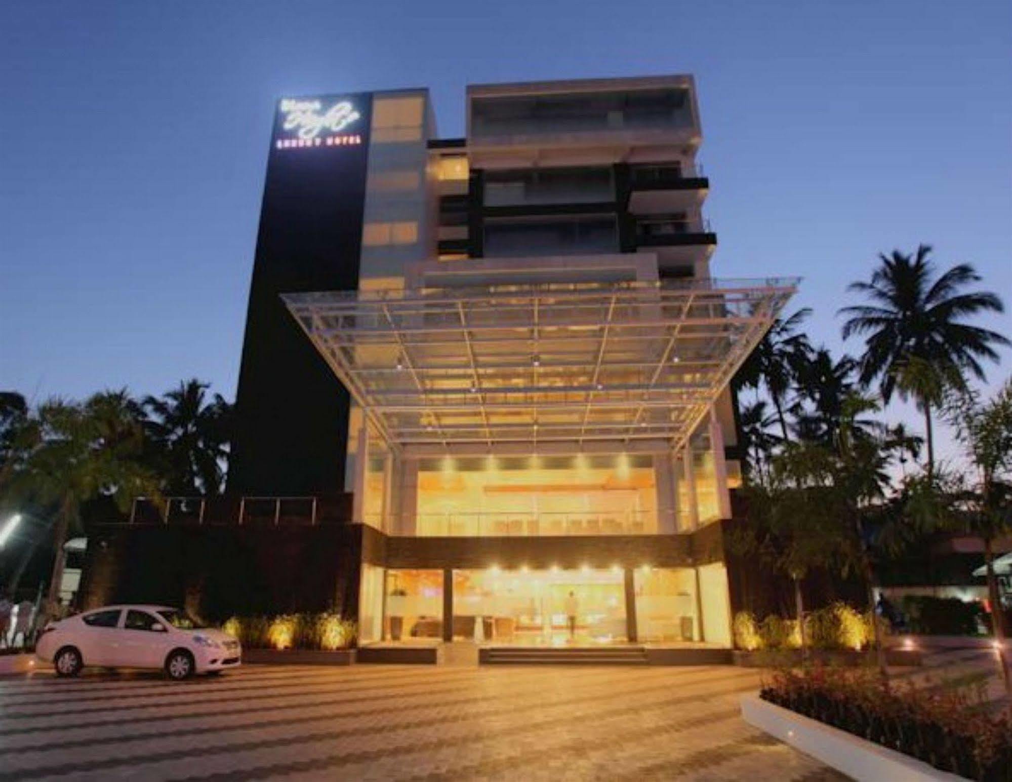 Diana Heights Luxury Hotel Nedumbassery Extérieur photo
